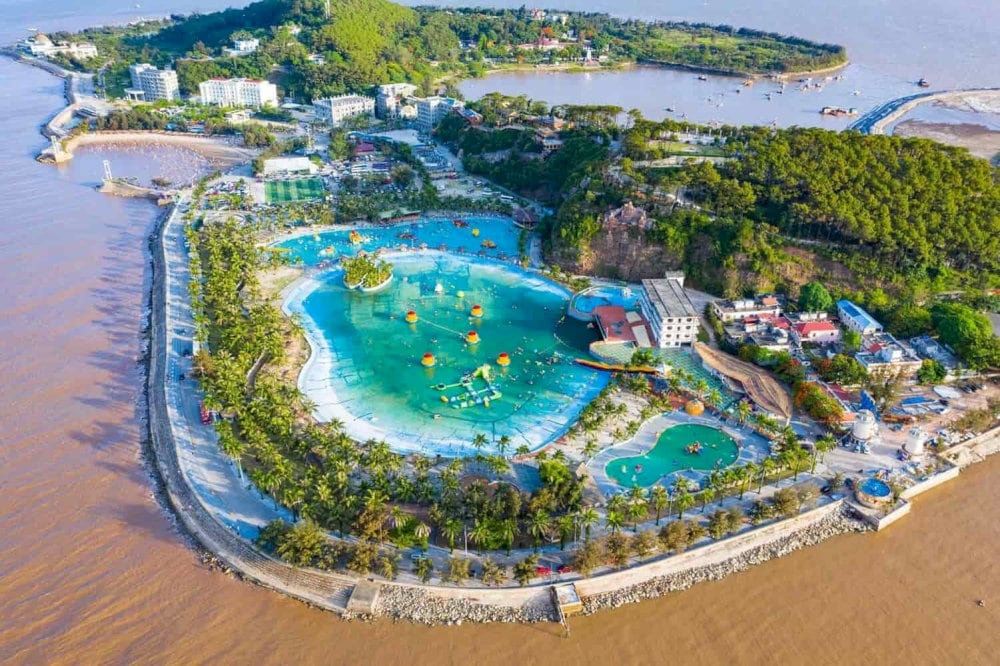 Biển Đồ Sơn với nhiều trò chơi dưới nước hấp dẫn